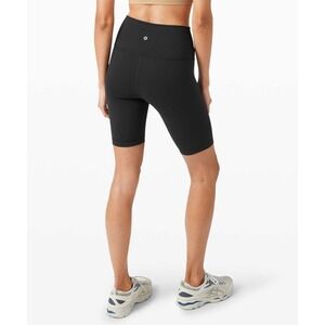 Lululemon Wunder Train High Rise Short 8"
Black Size 18